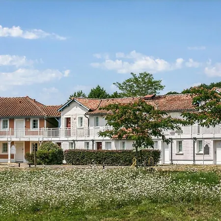 Pierre & Le Hameau Du Marciac