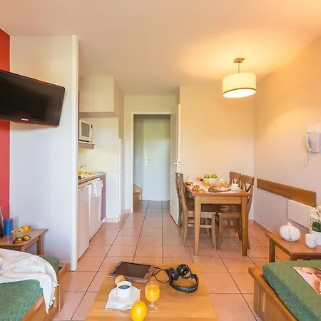 Pierre & Le Hameau Du Holiday park 3*